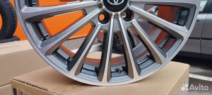 Диски R17 Тойота Камри Королла R17 сильвер