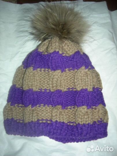 Вязаная шапка с помпоном из натурального меха