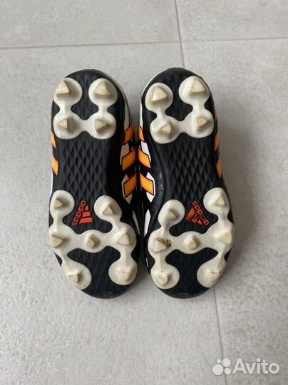 Футбольные бутсы adidas