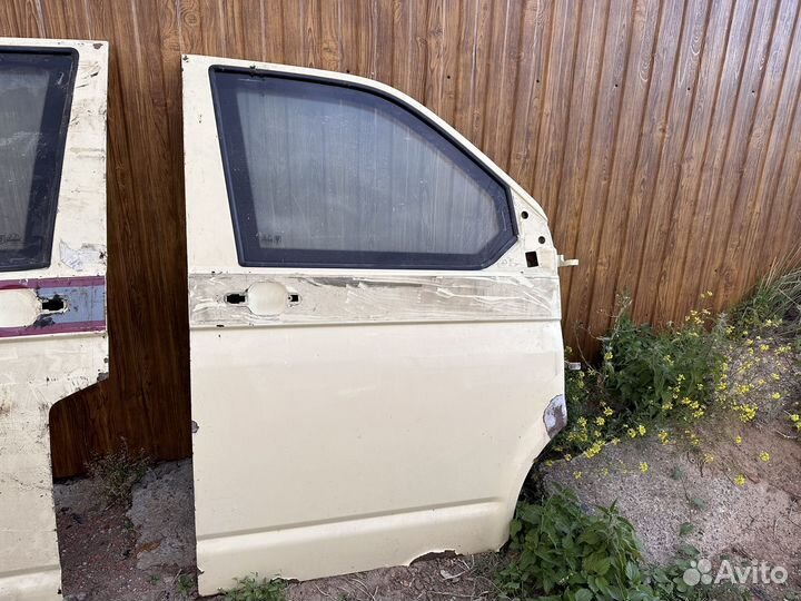 Дверь Volkswagen transporter 2012 год