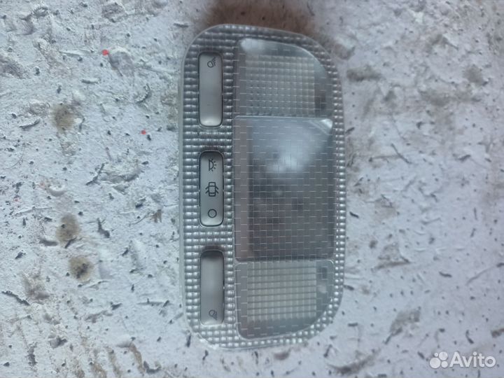 Центральный плафон салона Peugeot 408