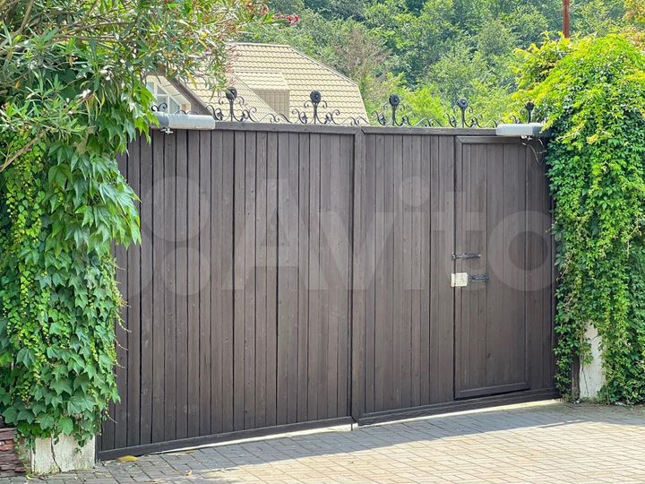 Дом 400 м² на участке 7,2 сот.