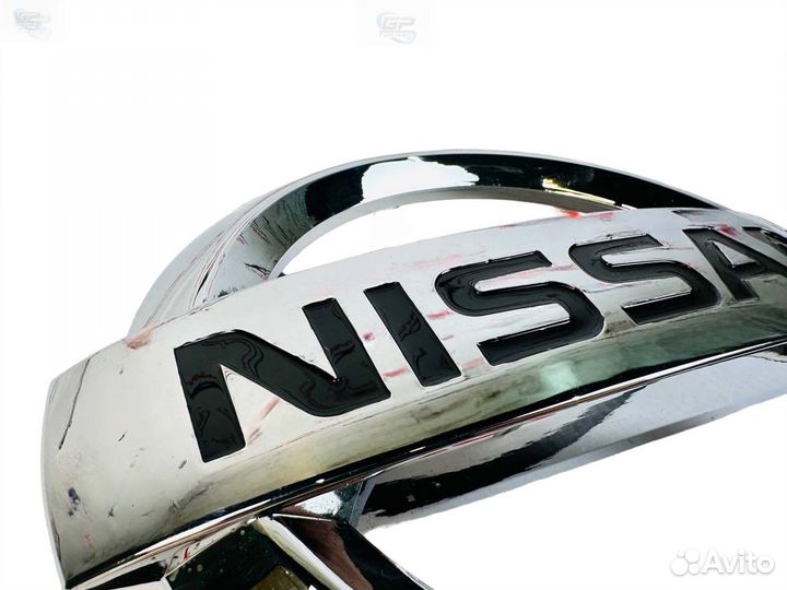 Эмблема в решетку радиатора Nissan Patrol 62 T6731