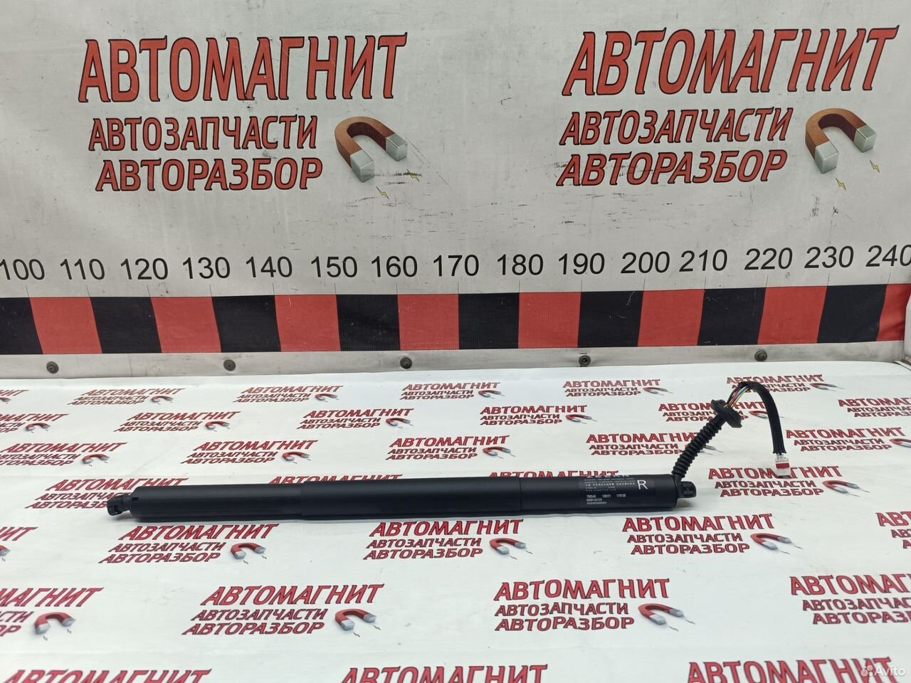 Амортизатор крышки багажника правый Zeekr 001