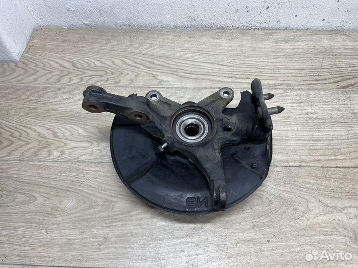 Кулак передний левый Honda Civic 4D 1.8