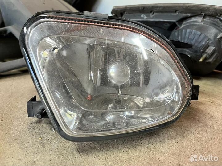 Противотуманная R фара Mersedes E-class w211