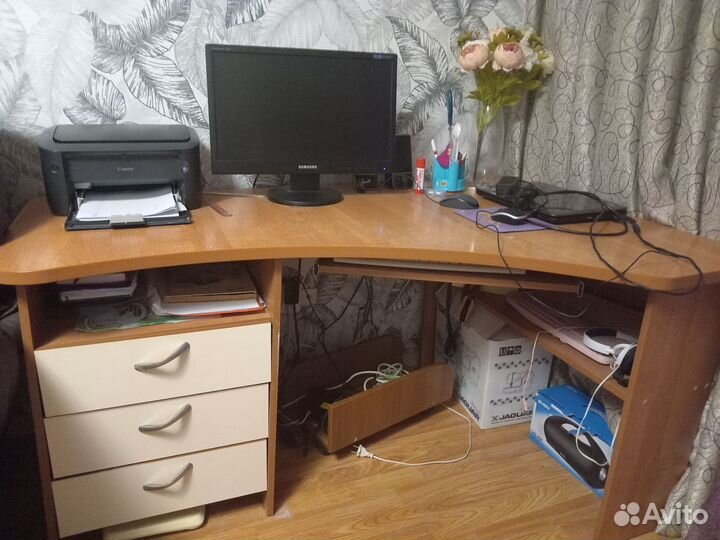 Стол компьютерный,письменный