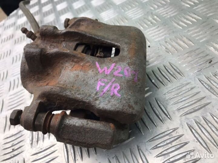 Суппорт передний правый Mercedes-Benz 190 W201