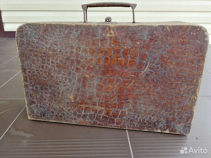 Деревянный чемодан