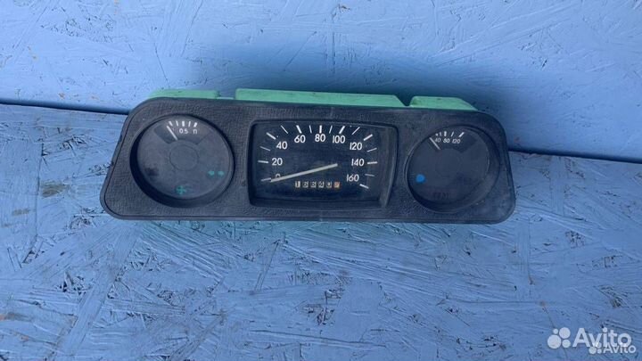 Панель приборов (щиток)