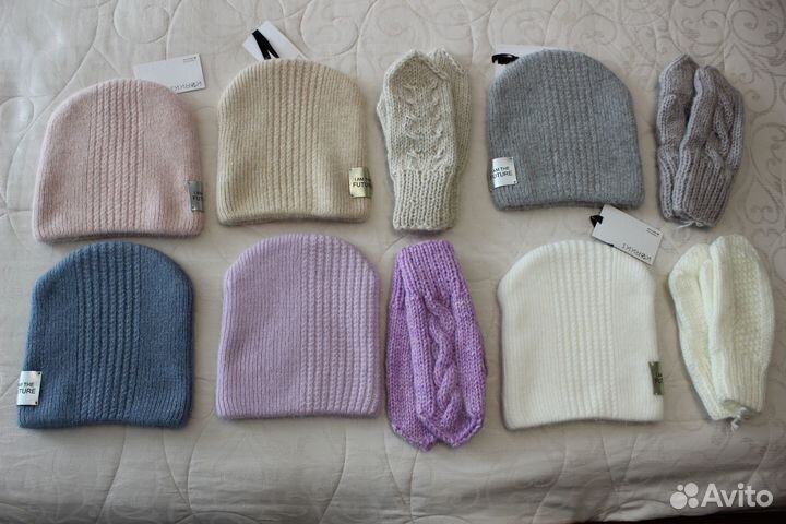 Шапка женская и пуховые варежки