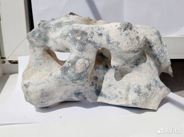 Камень кремень природный с отверстиями