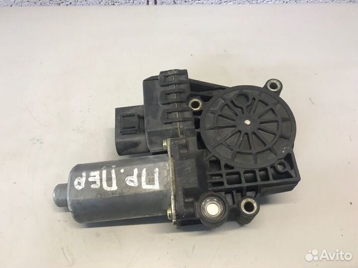 Моторчик стеклоподъемника передний правый Audi A6