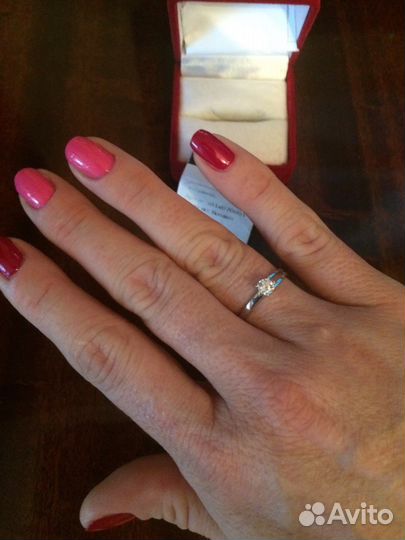 Кольцо с бриллиантом