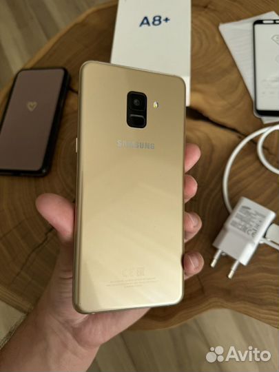 Samsung Galaxy A8+, 4/32 ГБ