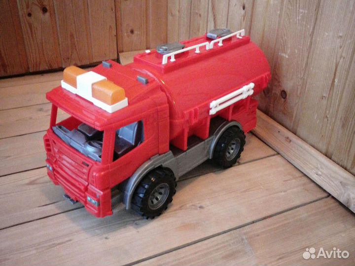 Бензовоз большая машина