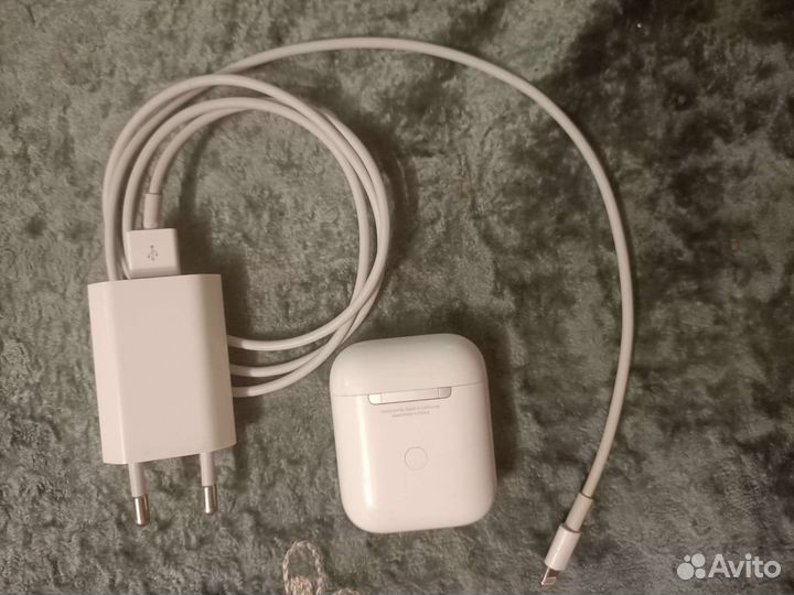 Оригинальные зарядка и кейс для наушников Airpods