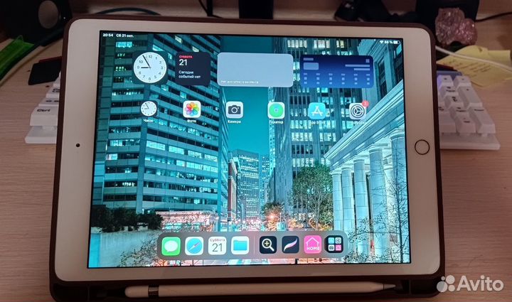 Продам Apple iPad (2020) 32 Gb Wi-Fi Gold + Pen 1