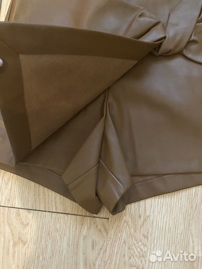 Кожаные шорты zara