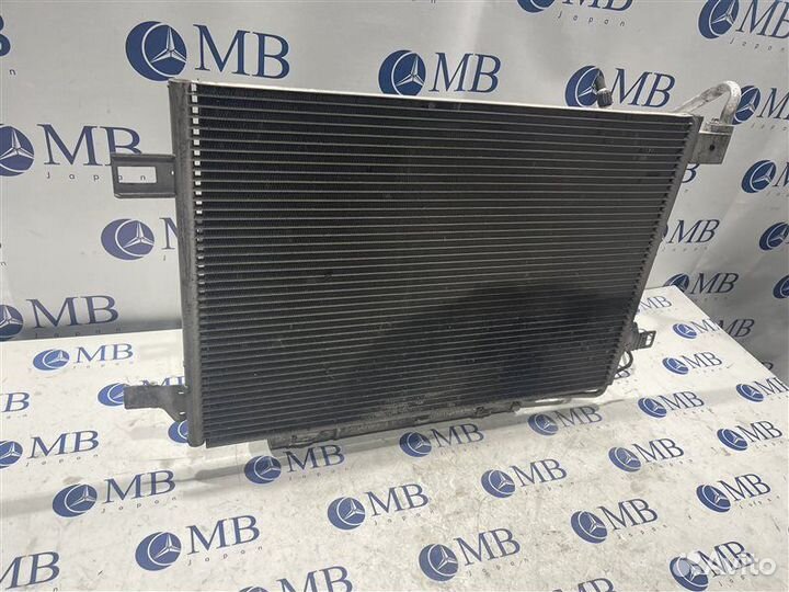 Радиатор кондиционера передний Mercedes-Benz