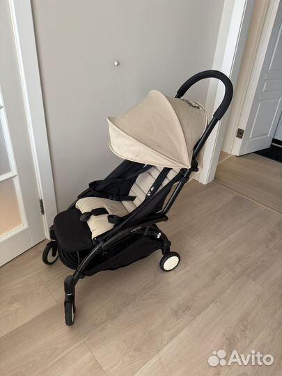 Коляска прогулочная Babyzen yoyo Taupe рама черная