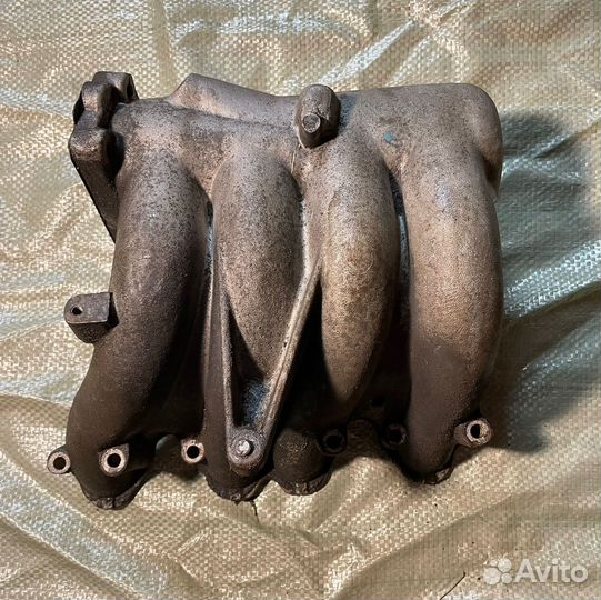 Впускной коллектор VW Passat B4 1.8 PG G60