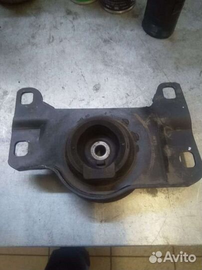 Левая опора двигателя volvo S40, C30