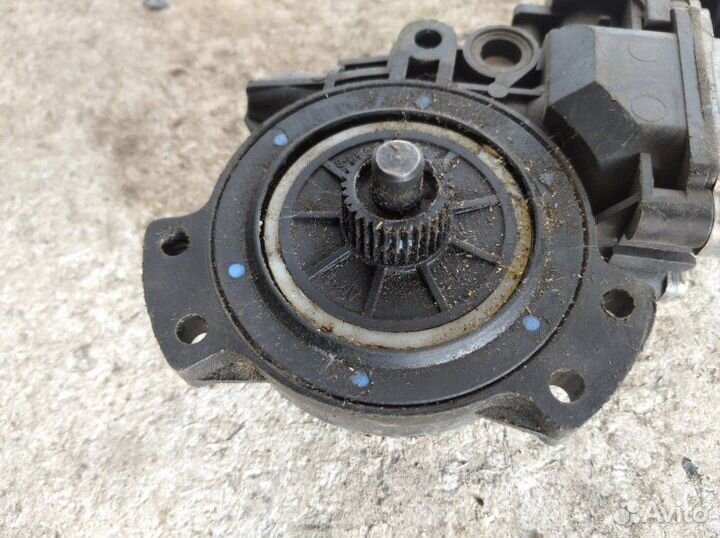 Мотор стеклоподъемника задний левый Kia Ceed