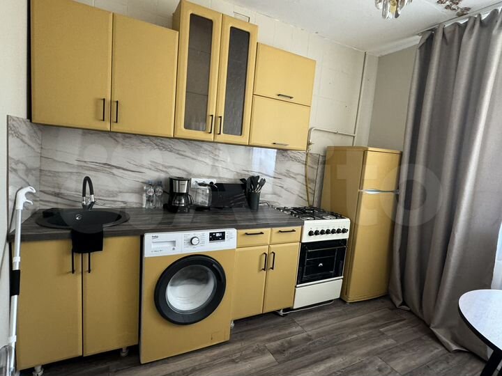 2-к. квартира, 50 м², 4/10 эт.