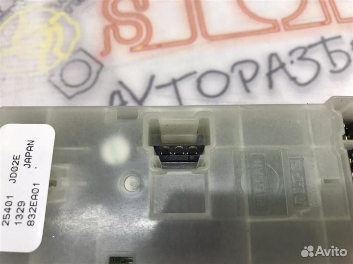 Блок стеклоподъемников передний правый Nissan Qas