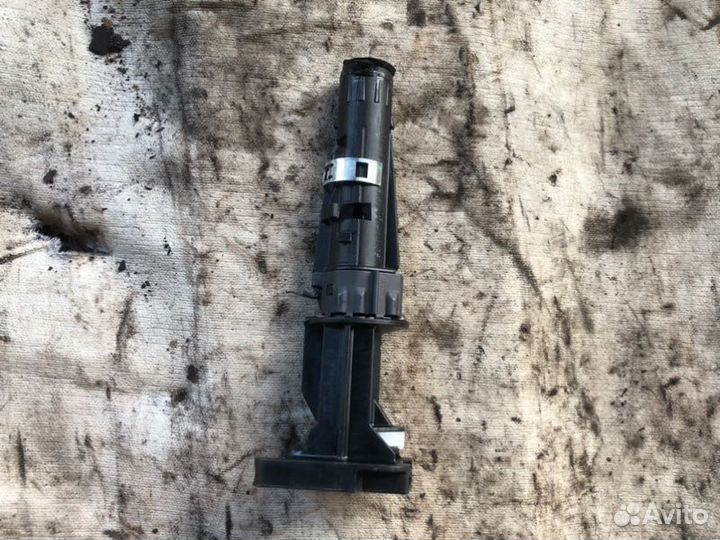 Кронштейн передний левый Mercedes-Benz C-Class