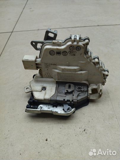 Замок двери Audi Q5 2015