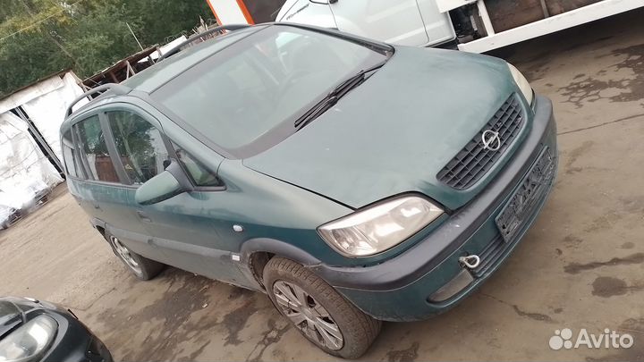 Радиатор охлаждения Opel Zafira A