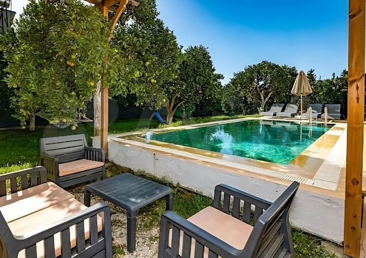 Дом 180 м² на участке 6 сот.