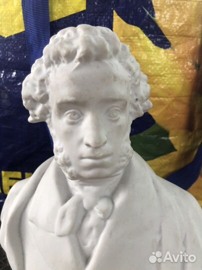 Бюст Пушкина лфз