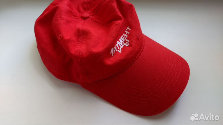 Бейсболка красная
