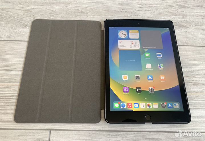 iPad 6 2018 32gb WiFi + новый чехол