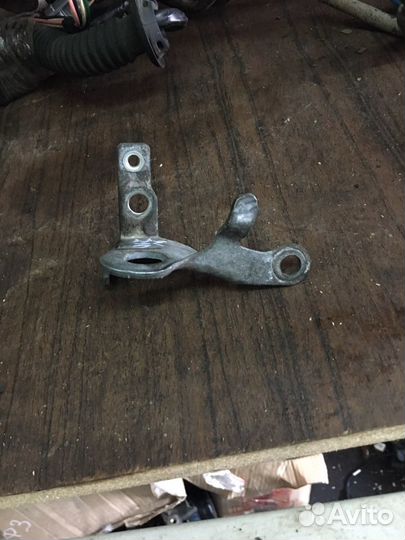 Кронштейн подвески двигателя Мерседес 210