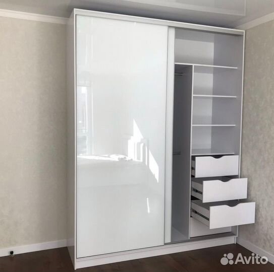 Шкаф с зеркалом