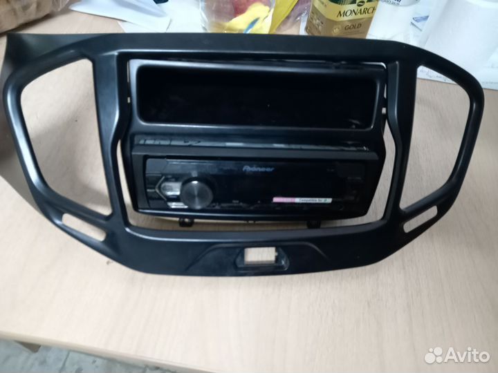 Рамка на магнитолу веста