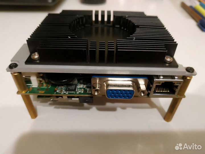 Мини пк, терминал.Axiomtek Pico100