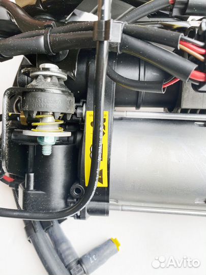 Компрессор пневмоподвески Jeep WK2 Limited