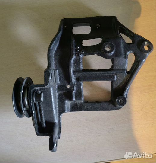 Кронштейн ролика кондиционера В сборе 3,0