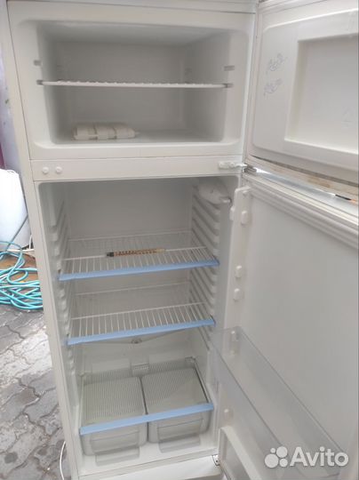 Холодильник indesit