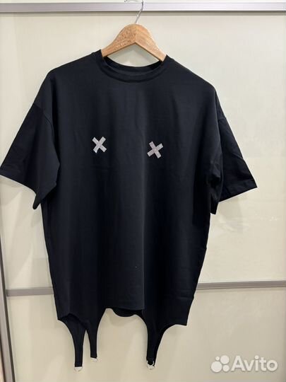 Футболка с баской и крестиками