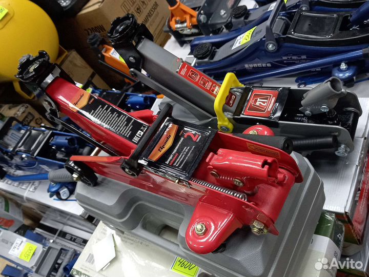 Домкрат подкатной Sparta 2т