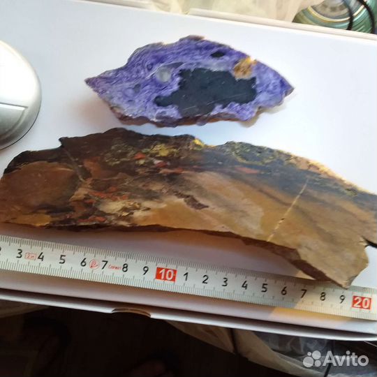 Чароит и яшма