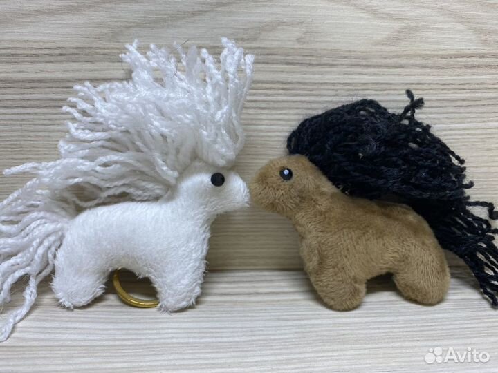 Хоббихорсы/лошади/лошадки-брелки