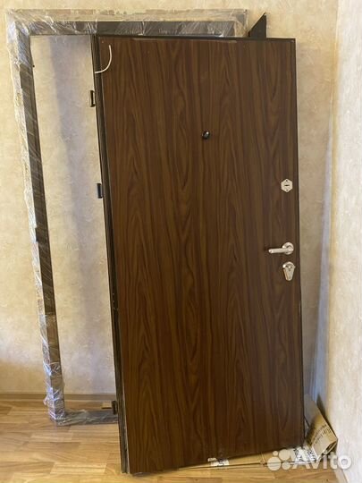 Дверь входная металлическая