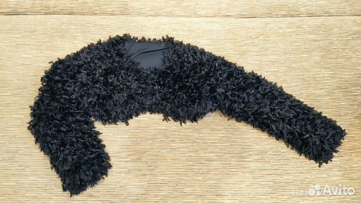 Платье с накидкой из перьев 134р-р